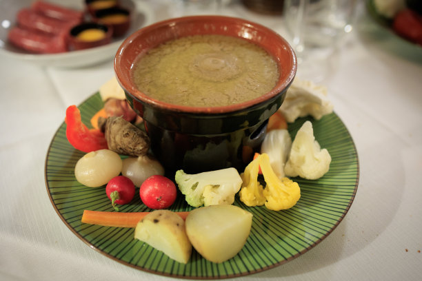 皮埃蒙特的Bagna Cauda和蔬菜图片下载