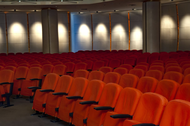 电影院或剧院的空椅子图片下载