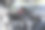 汽车机械师改变和注入新鲜的油到发动机-库存照片图片下载