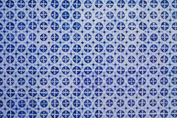 Azulejos——来自葡萄牙的传统蓝色装饰瓷砖。图片下载
