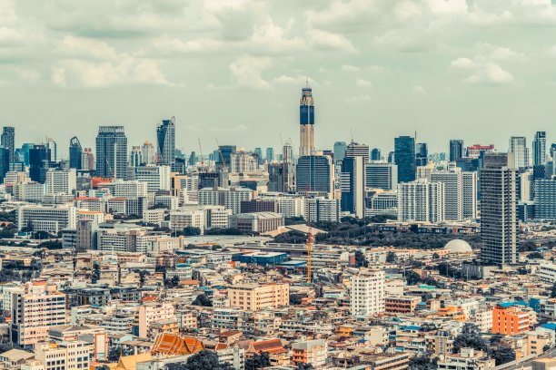 大都市中心的城市景观和高层建筑。市中心商业区全景。图片下载