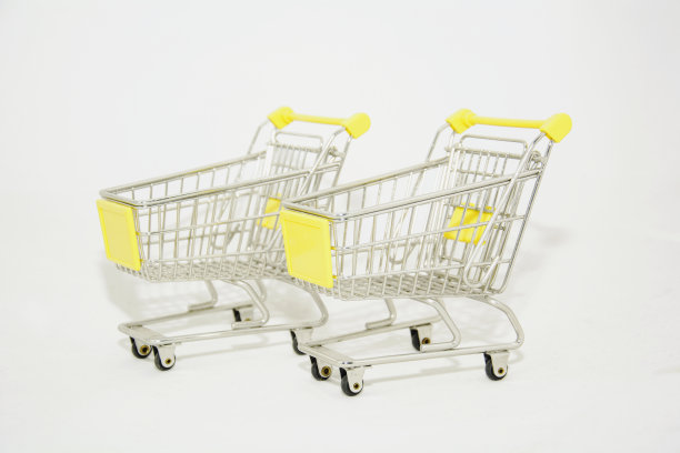 超市空篮子，背景明亮图片下载