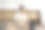 快乐自信的年轻面包师女子拍摄准备披萨图片下载