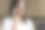 快乐的年轻自由职业者妇女在家里打电话图片下载