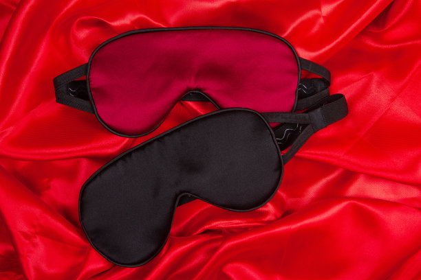 真丝睡眠面膜在真丝背景图片下载