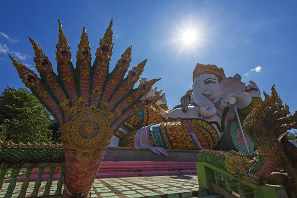 象头神公园里的大象头神雕像图片下载