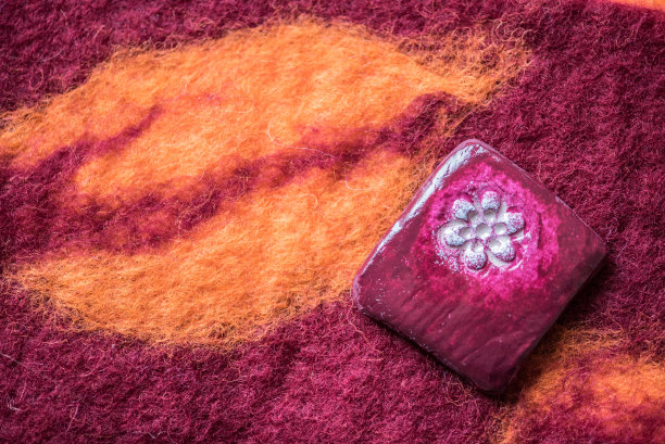 Colorful Brooches in Clay  Made from an Artist for Women´s Day图片下载