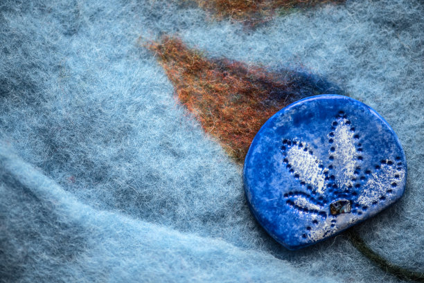 Colorful Brooches in Clay  Made from an Artist for Women´s Day图片下载