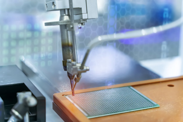 用于印刷电路板(PCB)组装机焊锡或焊接零件的自动机器人图片下载