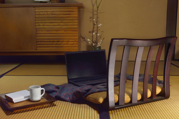 家居装饰与地面上的木椅图片下载