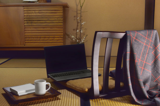 家居装饰与地面上的木椅图片下载