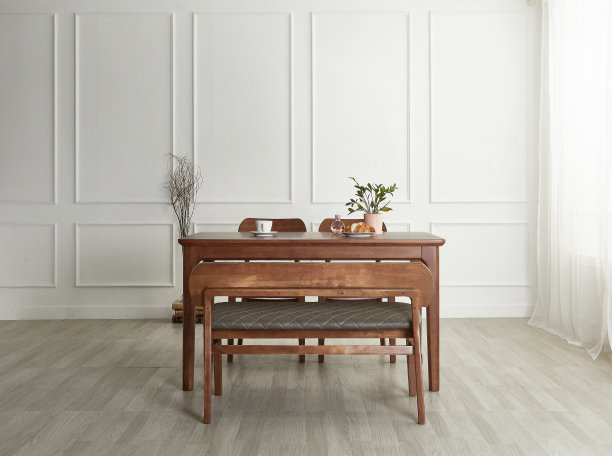 木质餐桌景观与阳光图片下载