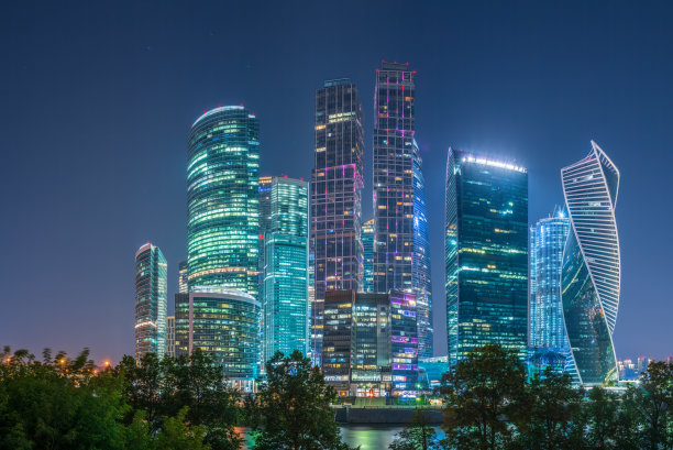 夏夜的莫斯科城。莫斯科市中心的现代摩天大楼。莫斯科,俄罗斯图片下载