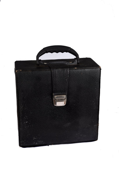 旧公文包使用礼盒包装案件与盖子封闭隔离在白色背景理想的剪辑图片下载