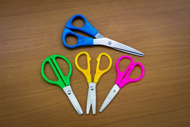 彩色文具剪刀图片下载