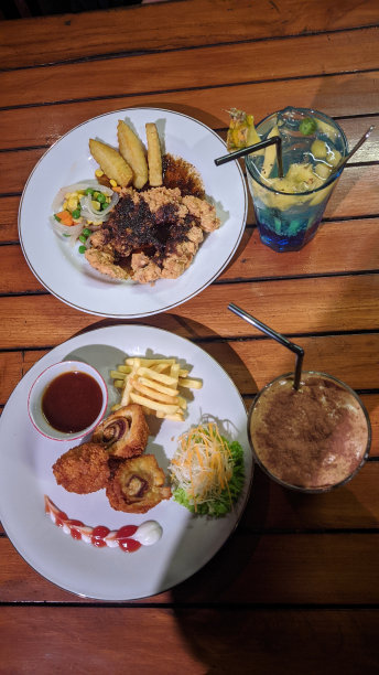 餐厅鸡肉加工食品及饮料的照片图片下载