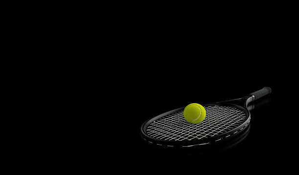网球拍和球在黑色背景- 3D插图图片下载