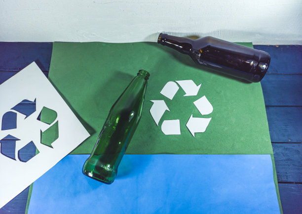 玻璃回收，健康星球概念，两个瓶子一起回收图标图片下载