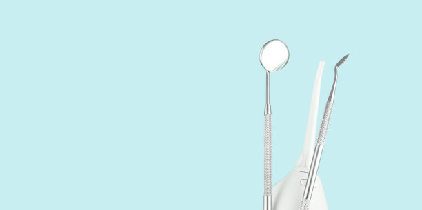 牙科医生在办公室使用的牙科工具和其他附件。牙科卫生与健康概念图像。图片下载