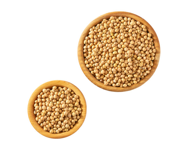 大豆在木碗孤立的白色背景俯视图。图片下载