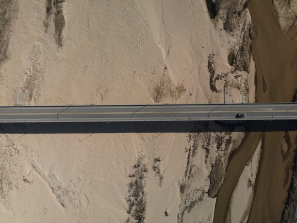 干河上的路图片下载