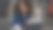 放松的企业女性看着相机微笑着在家庭办公室工作场所摆姿势。图片下载