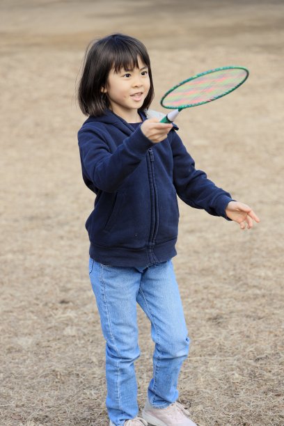 日本学生女孩打羽毛球(8岁)图片下载