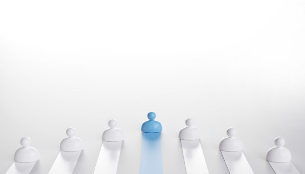 蓝色人类图标在同一方向上先于白色人类。领导力的概念，企业追求成功图片下载