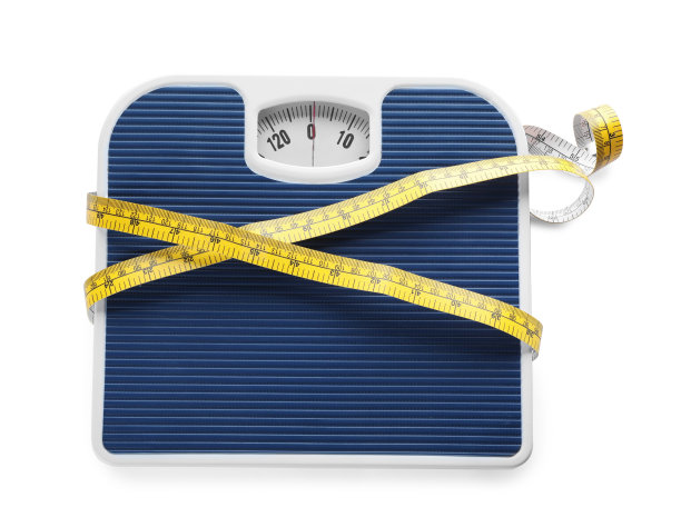 天平和卷尺隔离在白色，俯视图图片下载