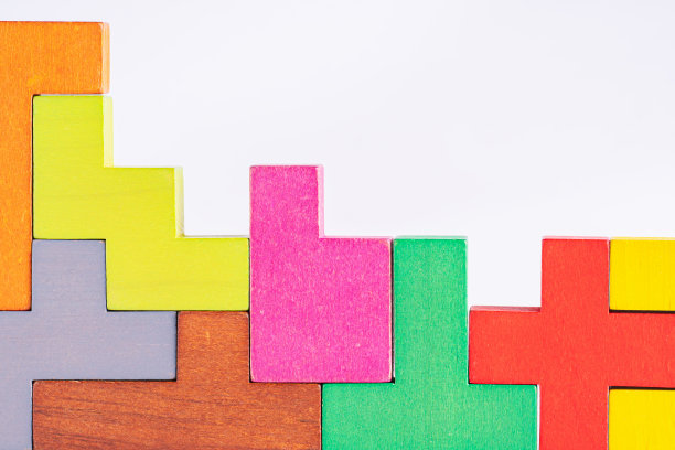 逻辑思维的概念。白色背景上的几何形状。业务建设概念。图片下载