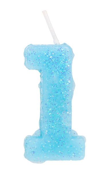 生日蜡烛孤立在白色上图片下载