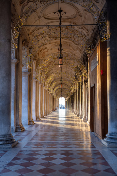 Procuratie Vecchie空牌坊的递减视角图片下载