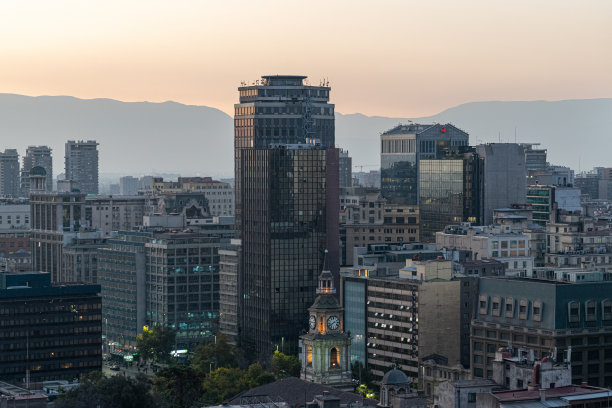 日落时的智利圣地亚哥图片下载