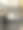 特写图片黑色大理石柜台上的黑色泵式皂液分配器，白色浴室水槽，纸杯上有倒置水杯的大理石托盘，两个卷面法兰绒，豪华浴室里还有一盒纸巾，黑白之字形墙砖图片下载
