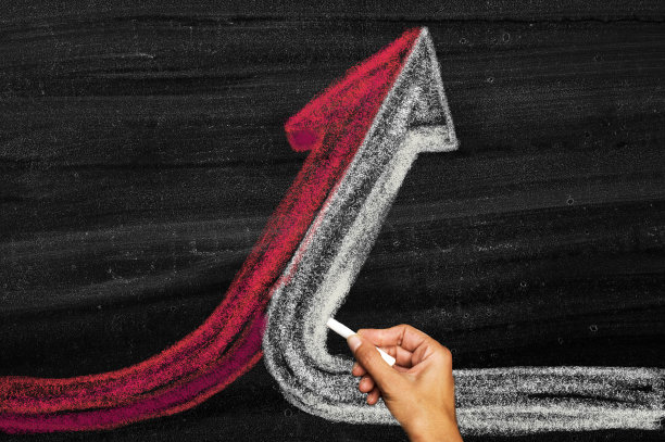 红色和白色把箭连在一起图片下载