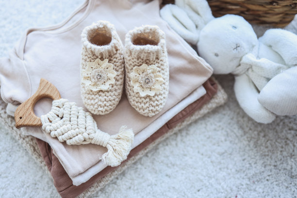 一套为新生儿手工编织的东西图片下载
