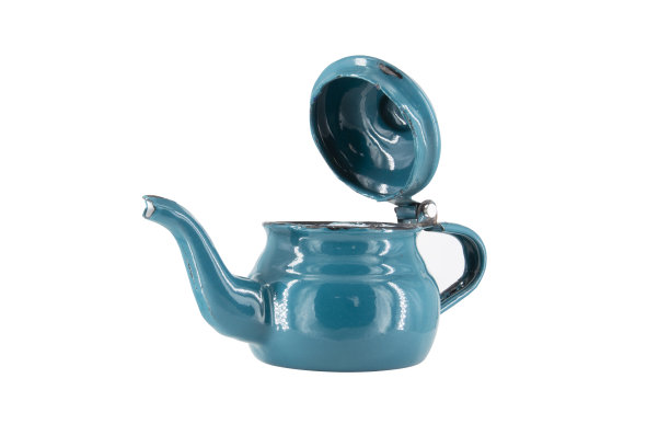 白色背景上的复古蓝色金属水壶图片下载