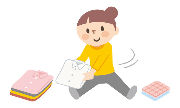 年轻女子折叠衣服，同时伸展图片下载