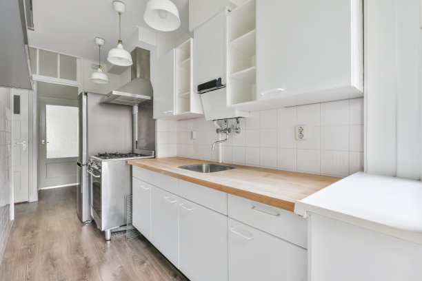 白色色调厨房的室内设计的美丽镜头图片下载