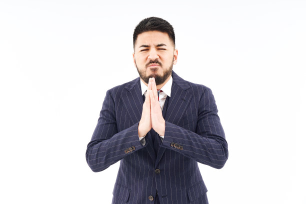 一个西装革履，摆姿势道歉的男人图片下载
