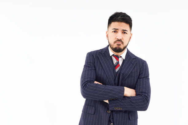 一个西装革履的男人在沉思图片下载