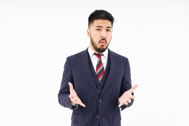 一个西装革履的男人在沉思图片下载