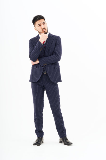 一个西装革履的男人在沉思图片下载