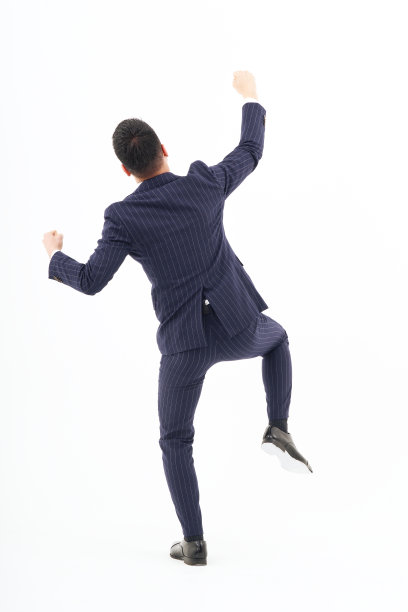 西装男子:穿着西装表示喜悦的男子图片下载
