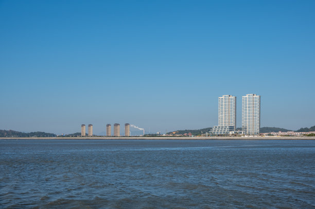 海边的现代城市建筑图片下载