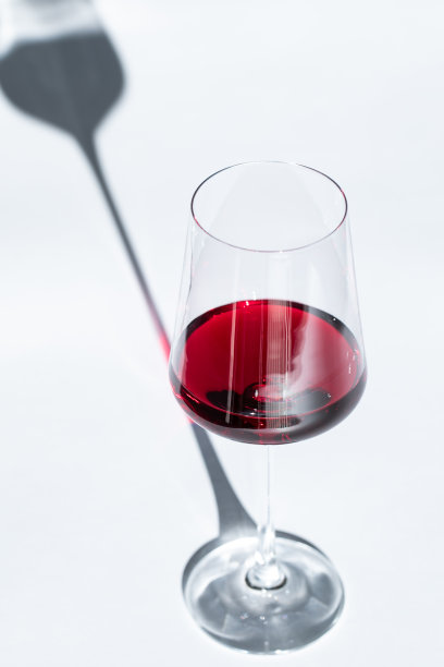 一杯红酒的照片图片下载