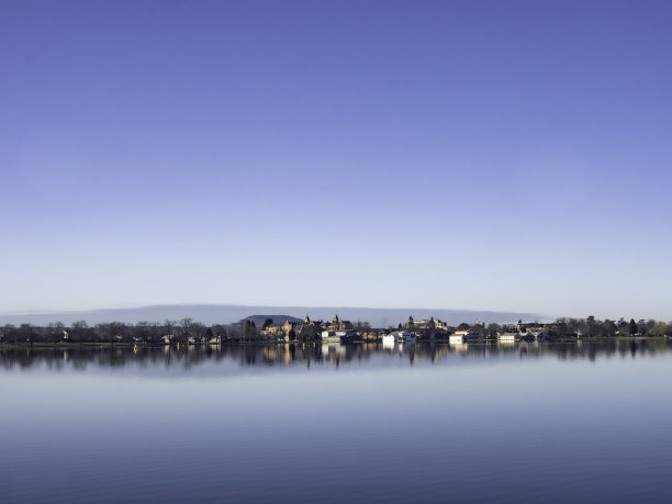 美丽的湖面倒影图片下载