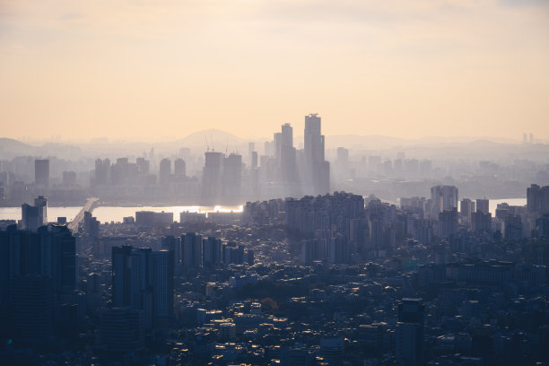 日落时分的韩国首尔城市天际线图片下载