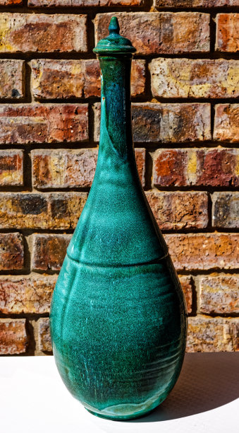 漂亮的青釉高花瓶图片下载