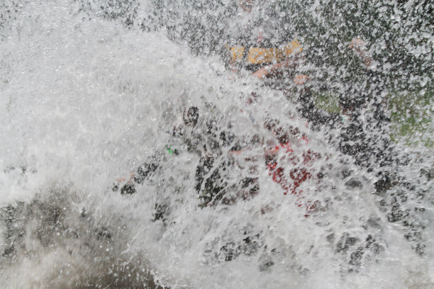 一辆越野汽车的照片图片下载